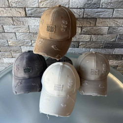 Кепки жіночі оптом
