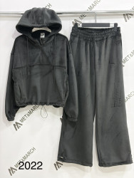 Спортивні костюми жіночі на велюрі оптом