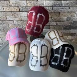 Кепки жіночі оптом