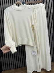 Костюми жіночі оптом ---