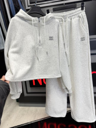 Спортивні костюми жіночі оптом ---