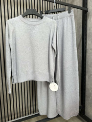 Костюми жіночі оптом ---