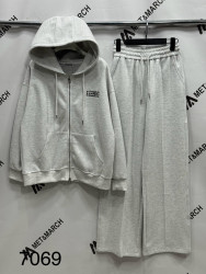 Спортивні костюми жіночі оптом