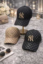 Кепки жіночі оптом