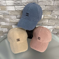 Кепки жіночі оптом