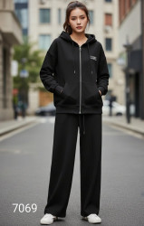 Спортивні костюми жіночі оптом