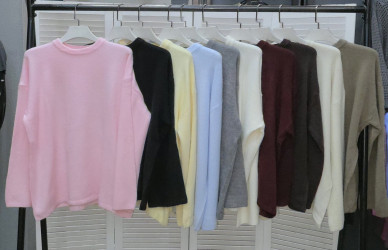 Светри жіночі оптом