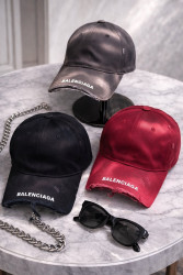 Кепки жіночі оптом