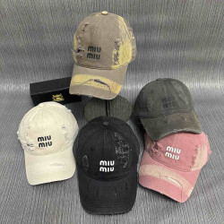 Кепки жіночі оптом