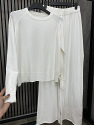 Костюми жіночі оптом ---