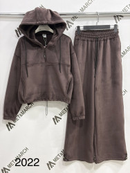 Спортивні костюми жіночі на велюрі оптом