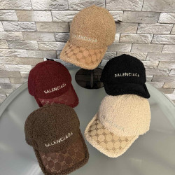 Кепки жіночі оптом