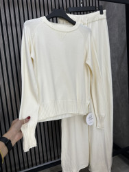 Костюми жіночі оптом ---