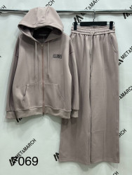 Спортивні костюми жіночі оптом