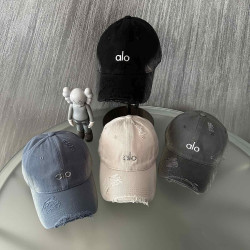 Кепки жіночі оптом