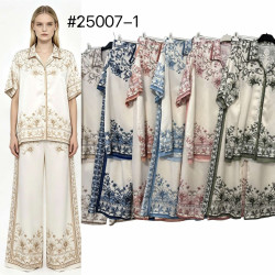 Костюми жіночі оптом -- Італія