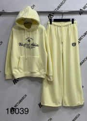 Спортивні костюми жіночі на плюші оптом