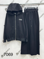 Спортивні костюми жіночі оптом